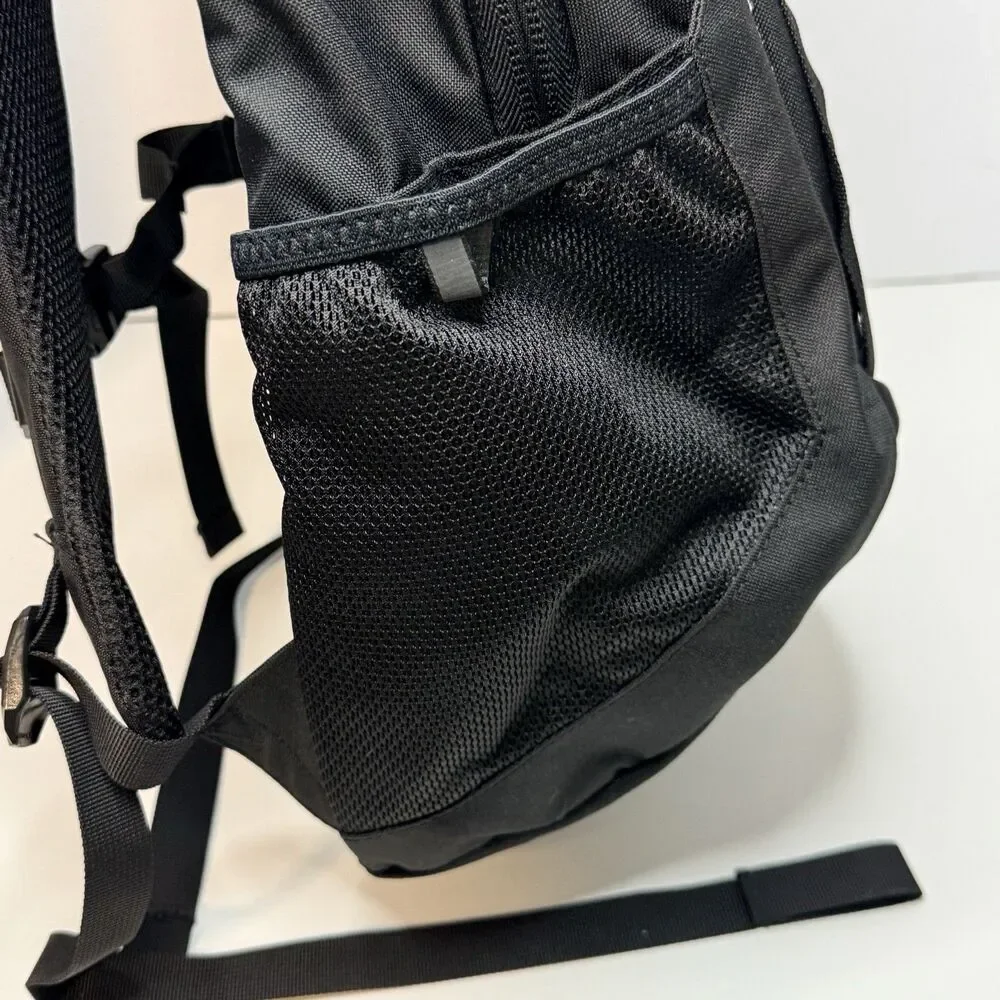 The North Face Connector Flex Vent 28L Black Backpack Zip Closure Logo Removed